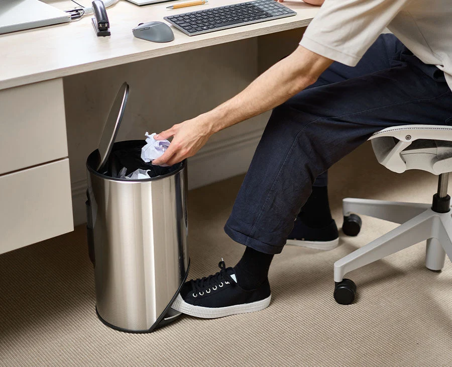 Arc™ 10L Easy-push Stainless-steel Pedal Trash Can - Image 2