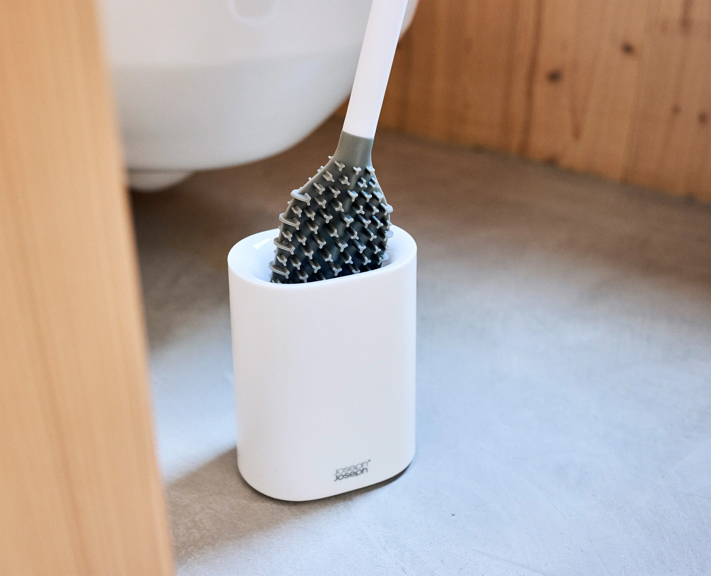 Flex™ TriBlade Lite White Toilet Brush - Image 4