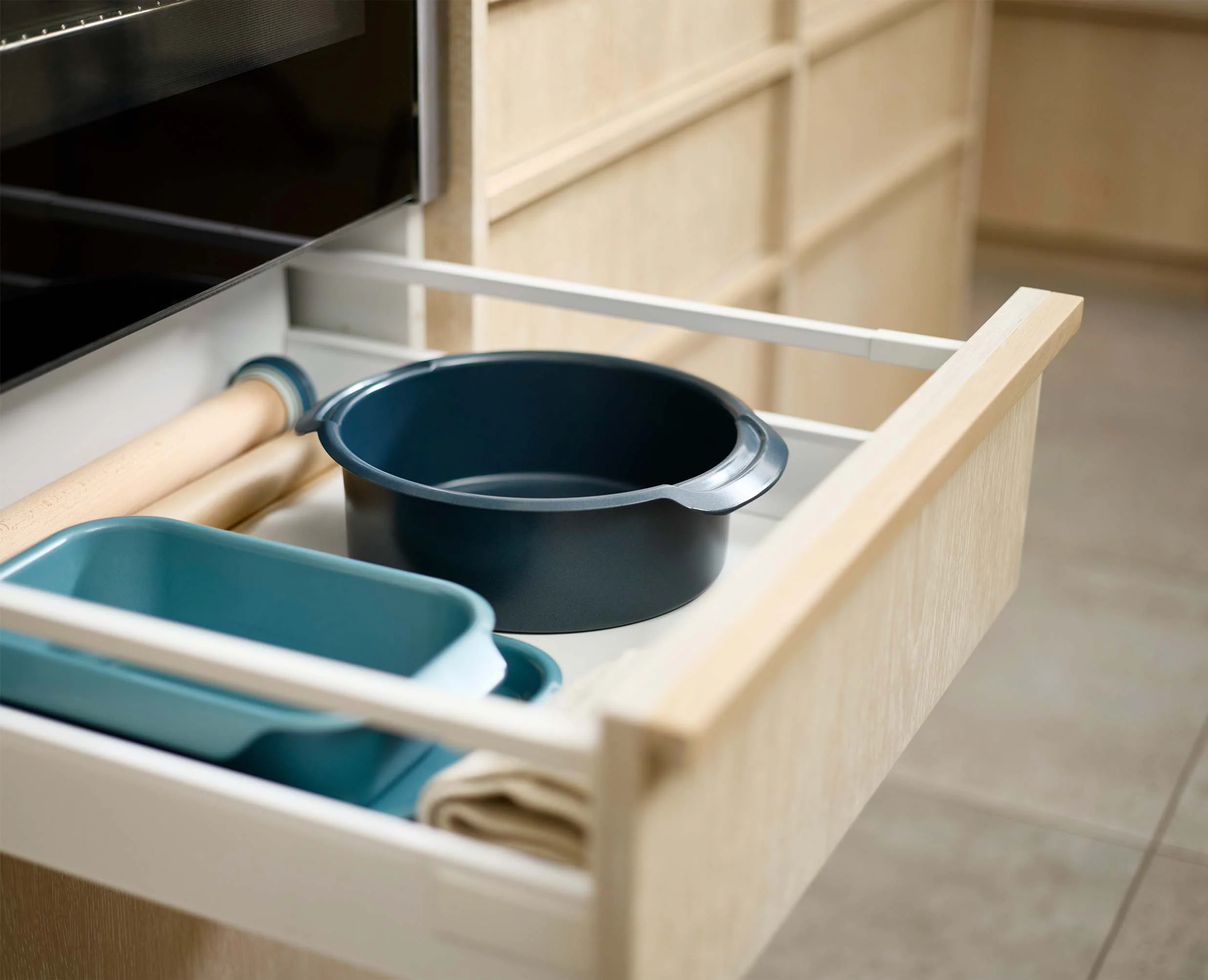 Nest™ Bake Non-Stick 9" Blue Round Cake Pan - Image 3