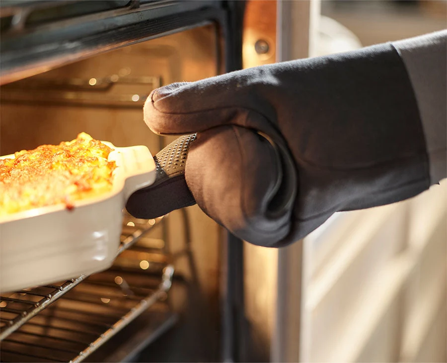 Pinch™ Easy-grip Single Gray Oven Mitt - Image 2