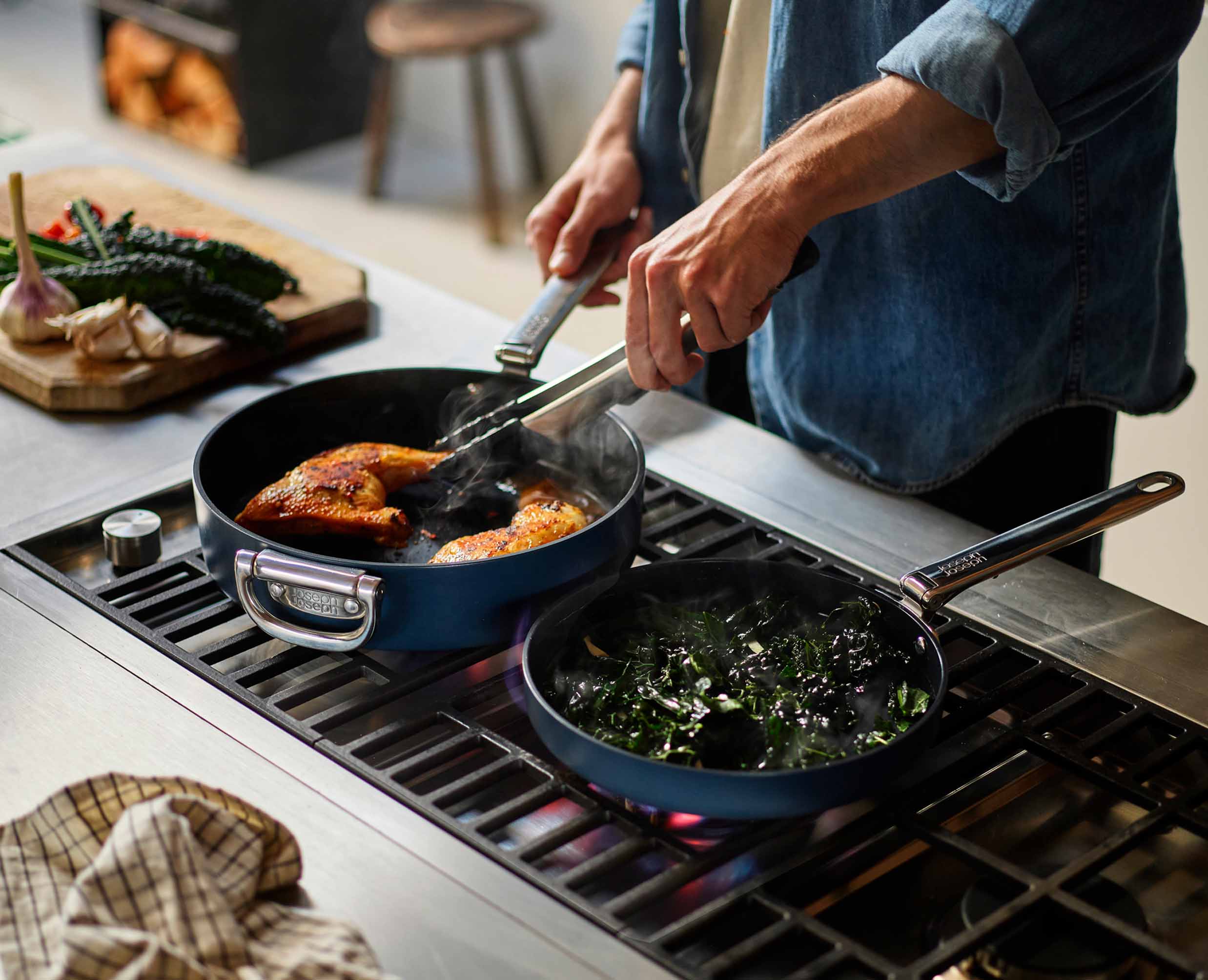 Space Folding Handle Ceramic Non-stick 2-piece Blue Pan Set - Image 3
