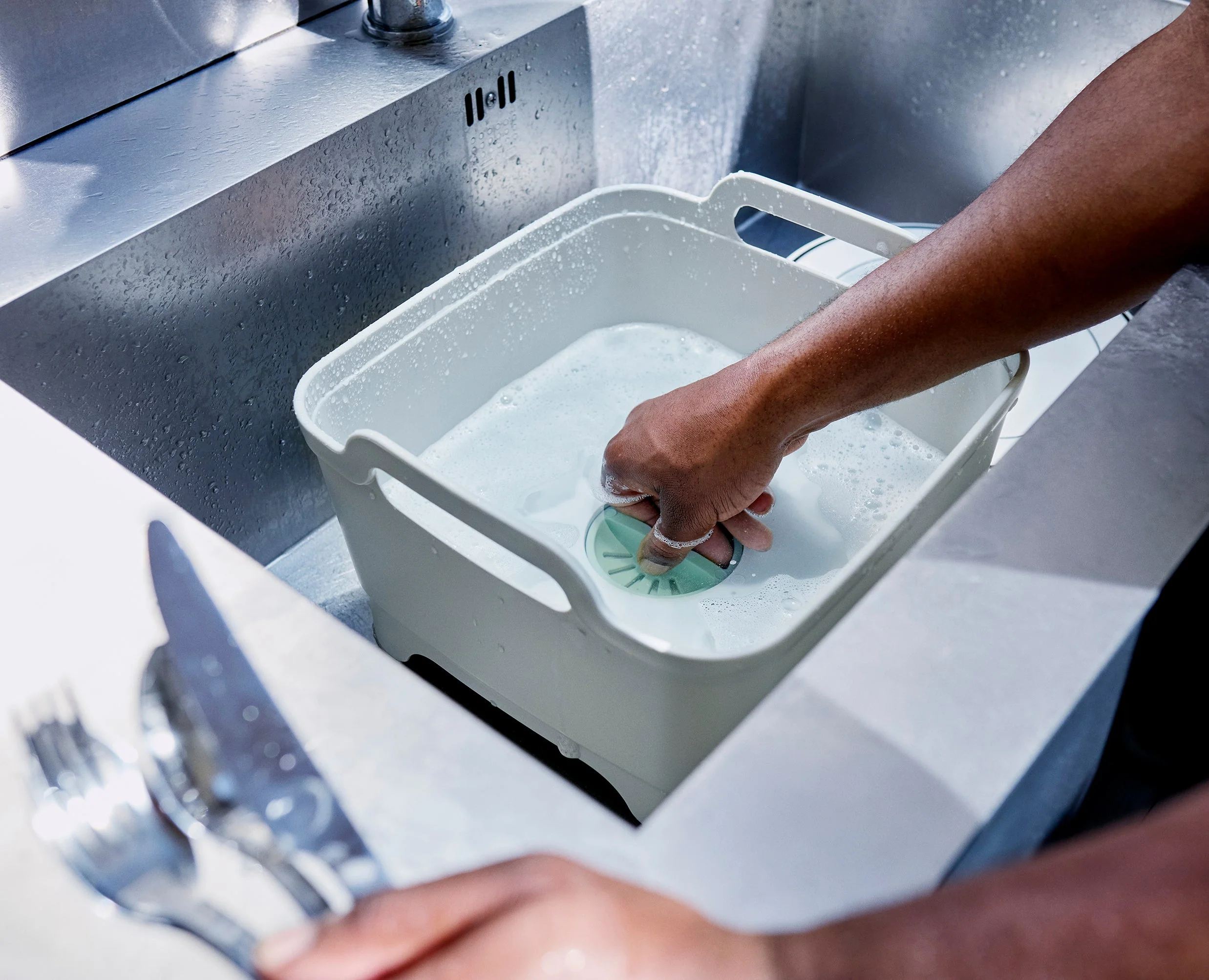 Wash&Drain™ Stone Green Washing-up Bowl - Image 5